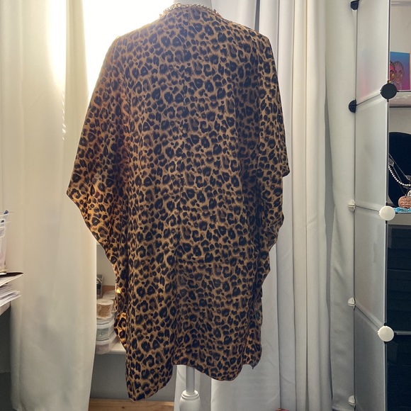 Overside Leopard Print Blouse - Picture 4 of 6